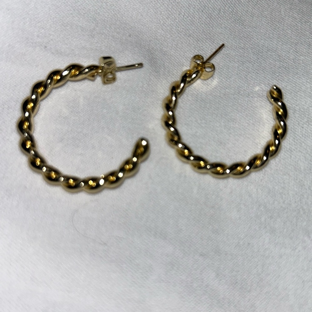 NWT Twisted gold tone hoops 1 1/2” drop